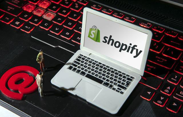 定制外貿獨立站商城和選擇Shopify建站大比拼，一擼到底！